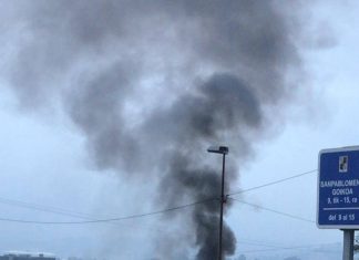 Una grúa prende fuego en la carretera de Enekuri a Artxanda