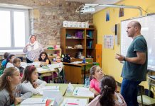 El Tribunal Constitucional avala que el Estado pueda fijar un tratamiento análogo del castellano y el euskera en las aulas