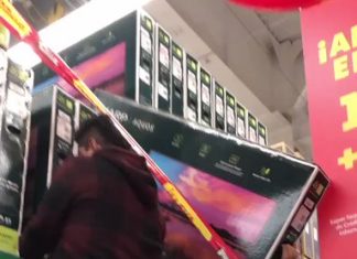 Una coma mal puesta en el precio de una televisión desata la locura