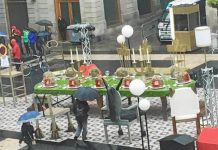 Así es el polémico Belén laico instalado en Barcelona