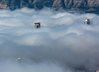 Vídeo: La neblina engulle parte de Benidorm en escasos segundos