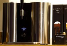 Una máquina para hacer cerveza en casa con cápsulas