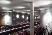 Vídeo: La afición del Athletic en la parada de tren de Bilbao