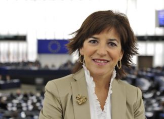 La eurodiputada Izaskun Bilbao denuncia en Bruselas la sanción contra el pelotari Bixintxo Bilbao