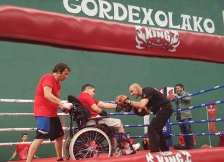 Más de 200 personas con capacidades diversas de los centros forales de Bizkaia reivindican con el boxeo su inclusión efectiva