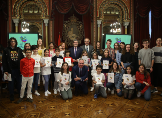 El Ayuntamiento de Bilbao entrega los premios de la XXXI edición del Concurso Infantil de Cuentos en Euskera Rafael Mikoleta