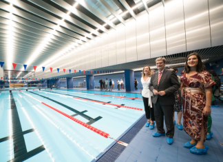 El alcalde de Bilbao, Juan Mari Aburto, inaugura el nuevo polideportivo municipal de San Mamés
