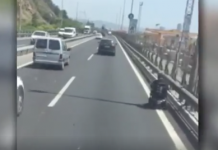 Multado con 90 euros por circular en silla de ruedas por una autopista de Barcelona