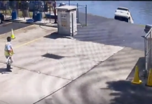 Una conductora cae al río New Jersey al salir de una máquina de lavado