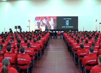 Expedientados tres aspirantes a ertzainas por disparar balines a una farola