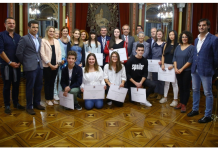 El Ayuntamiento de Bilbao entrega las becas «Doña Casilda de Iturrizar-Viuda de Epalza» a diez estudiantes de la ESO