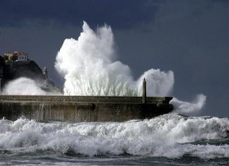 Alerta amarilla por olas de hasta 5 metros de altura en Euskadi