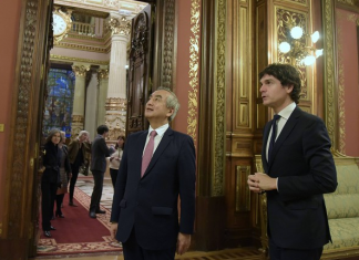 El Diputado General de Bizkaia recibe al Embajador de Japón