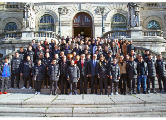 El Ayuntamiento de Bilbao recibe a jugadores, jugadoras, directiva y personal técnico del Genuine Athletic Club Fundazioa