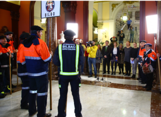 La tradición de Santa Águeda llega un año más al Ayuntamiento de Bilbao