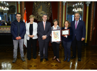 El Ayuntamiento de Bilbao rinde homenaje a la Escuela de Idiomas de Deusto en su 50 aniversario