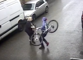 Una mujer de 72 recupera una bicicleta tras forcejear con el ladrón