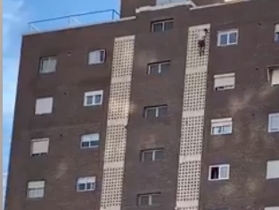Un ‘instagramer’ se descuelga de un undécimo piso en Benidorm