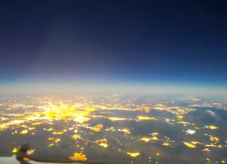 Timelapse de un Boeing 777 en ruta París – Buenos Aires durante la última luna llena