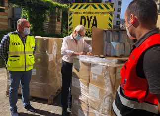 Voluntarios de protección civil reparten 282.000 mascarillas higiénicas en los principales puntos de transporte público colectivo