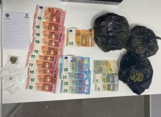 La Policía Municipal de Bilbao detiene a una mujer en Otxarkoaga por tráfico de drogas