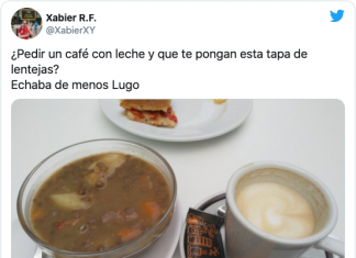 Un café con leche con una tapa inesperada