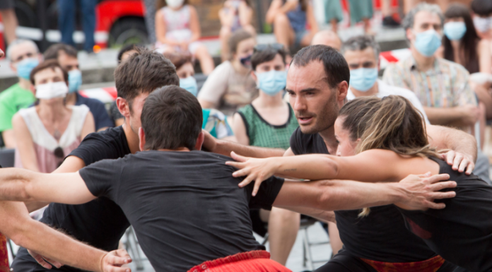 El programa ‘Santutxu Kolorea’, enmarcado dentro de #BilbaoUda2020, convierte la Plaza del Karmelo en un escenario de danza