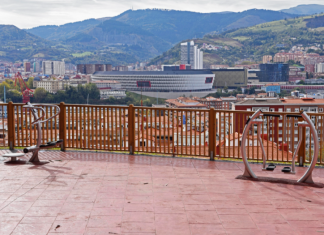 El Ayuntamiento de Bilbao ejecuta en la ladera de Arangoiti una red de caminos peatonales con zonas estanciales en sus encuentros