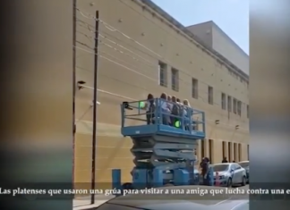 Alquilan una grúa para visitar a una amiga enferma de cáncer