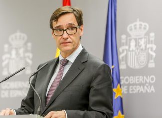 Illa calcula que España podrá inmunizar a 10 millones de personas a principios de año