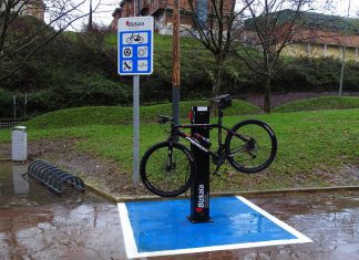 La Diputación de Bizkaia instala 6 estaciones de reparación de bicicletas de uso libre y gratuito