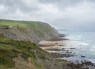 Investigan la aparición de restos humanos en el monte de Barrika