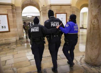 Muere un policía del Capitolio