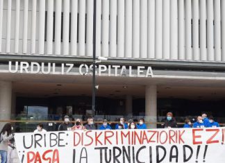 Concentración de trabajadores del hospital de Urduliz por el pago de la turnicidad