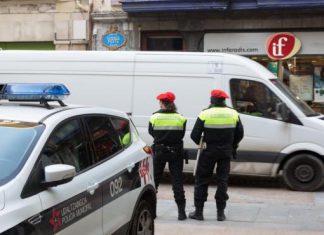 La Policía Municipal de Bilbao inicia una campaña especial de vigilancia y control del uso del teléfono móvil al volante