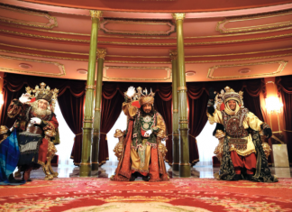 El Ayuntamiento de Bilbao recibe a los Reyes Magos de Oriente para organizar su visita