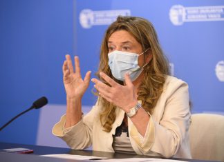 Gotzone Sagardui avanza que Osakidetza podría necesitar priorizar y retrasar las cirugías no urgentes