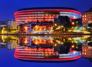 San Mamés se ha iluminado para homenajear al Athletic por su victoria