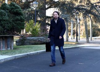 Exdirigentes socialistas e intelectuales piden el cese de Iglesias