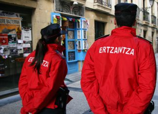 Sobreseída la causa contra dos ertzainas por presunta violencia desproporcionada en una detención en San Francisco