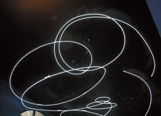 El Guggenheim instala hoy una espectacular obra de Lucio Fontana para la IX Trienal de Milán que permanecerá aquí durante tres años