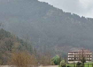 La lluvia ocasiona inundaciones en Lekeitio y desprendimientos en carreteras de Bermeo y Zarautz