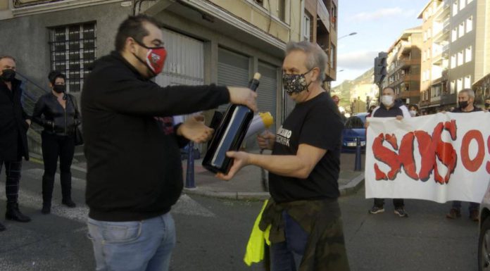 El sector hostelero se sigue manifestando en Bizkaia «es injusto que nosotros cerremos y el comercio siga abierto»