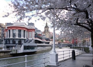 Las escaleras del Mercado de la Ribera de Bilbao se transformarán a partir de hoy en instrumentos musicales