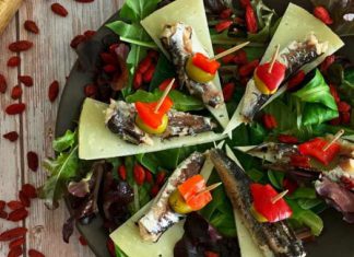 Ensalada de sardinillas con queso, receta para esta primavera de la mano de Conservas Serrats