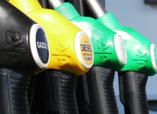 El Gobierno incluye la subida de impuestos de la gasolina y el diésel en el Plan de Recuperación