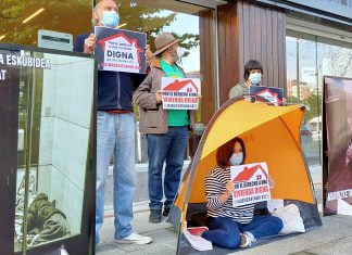 Protestan contra el desahucio de una mujer barakaldesa con tres hijos menores y situación vulnerable