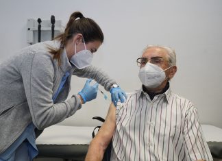 Reabierta la cita-web para vacunar a personas de 74 a 79 años