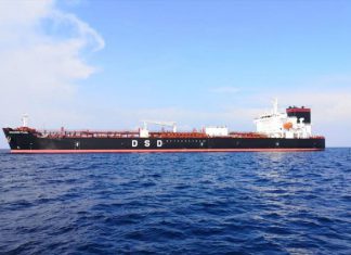 El buque amarrado en el puerto de Bilbao ha sido confinado por posibles casos de COVID