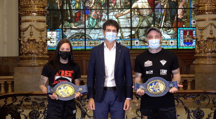 El diputado general de Bizkaia recibe a Nany Suárez y Kerman Lejarraga, campeones de Europa de boxeo